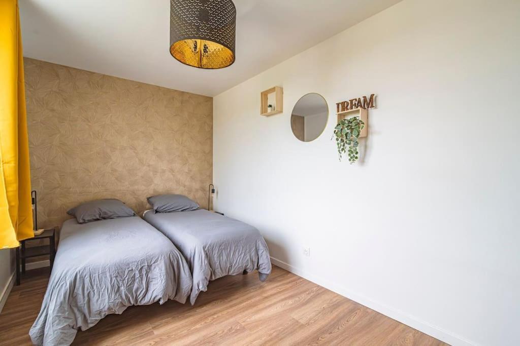 "Le Chaleureux" Appartement Pour 4 Personnes Isles-sur-Suippe Esterno foto