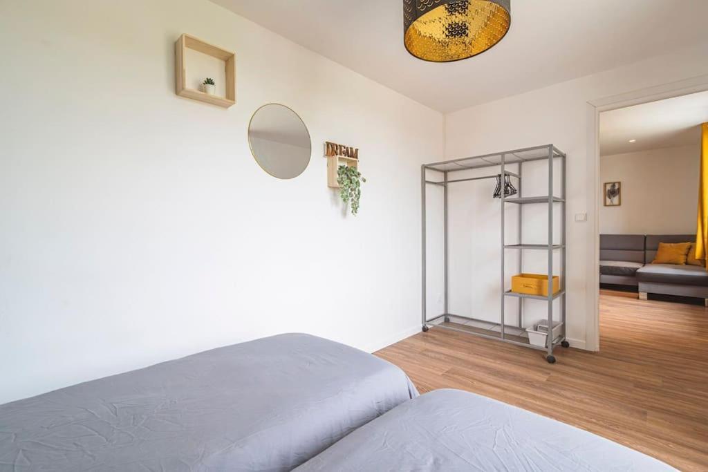 "Le Chaleureux" Appartement Pour 4 Personnes Isles-sur-Suippe Esterno foto