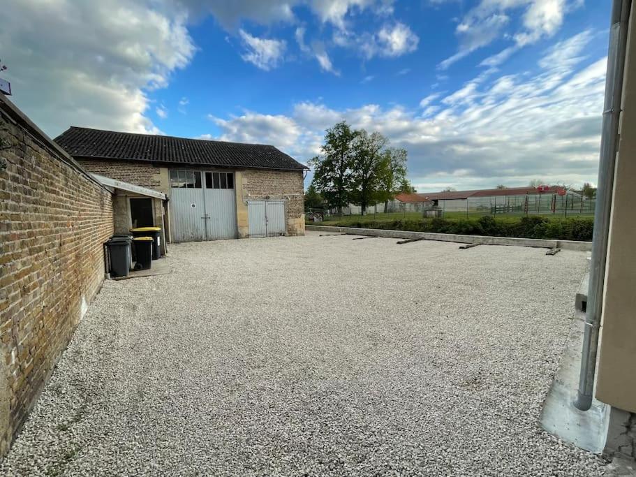 "Le Chaleureux" Appartement Pour 4 Personnes Isles-sur-Suippe Esterno foto